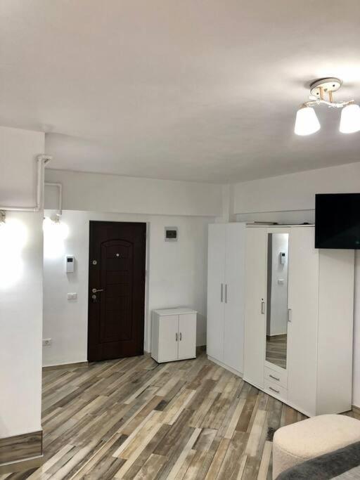 Garsoniera- Bulevard Dem Radulescu Râmnicu Vâlcea Εξωτερικό φωτογραφία
